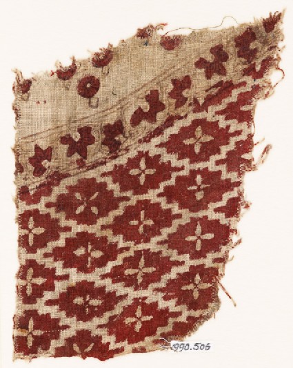 Textile fragment with diamond-shapes and quatrefoilsfront