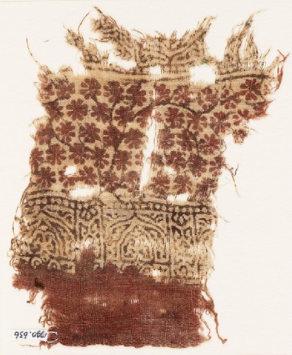 Textile fragment with arches and rosettesfront