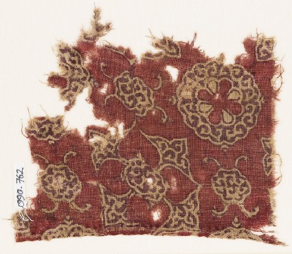 Textile fragment with quatrefoil, lobed disc, and medallionsfront