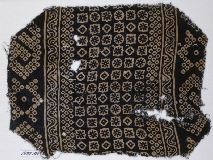 Textile fragment with diamond-shapes, squares, circles, and bandhani, or tie-dye, imitationfront