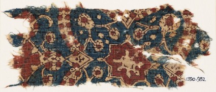 Textile fragment with quatrefoil and star-shaped flowerfront