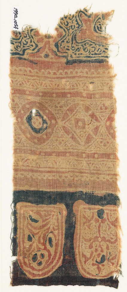 Textile fragment with tab-shapes and linked circlesfront