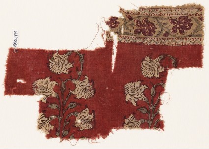 Textile fragment with naturalistic flowersfront