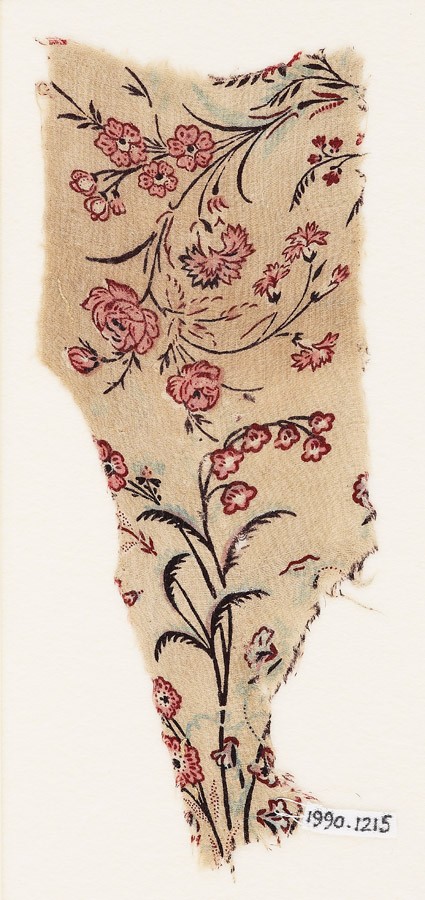 Textile fragment with naturalistic flowersfront