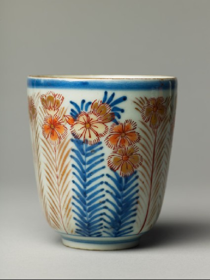 Cup with chrysanthemumsside