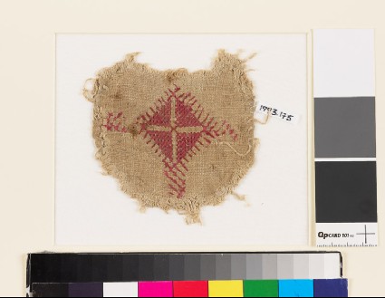 Textile fragment with diamond-shapefront