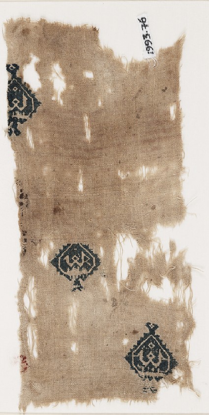 Textile fragment with diamond-shaped medallions containing a pseudo-kufic wordfront