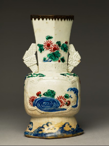 Vase with flowers and wavesside