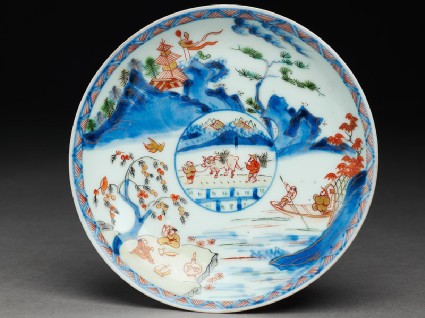 Saucer with Japanese picnic scenetop