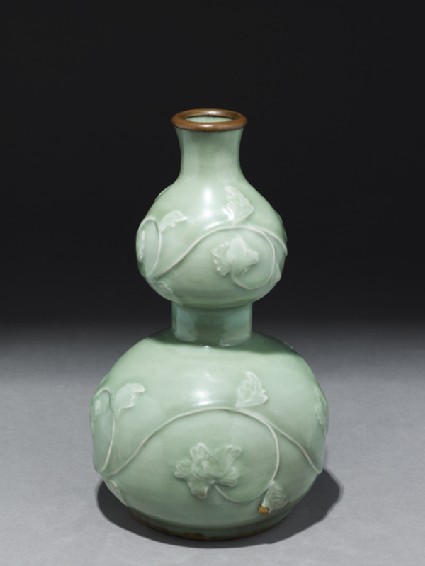 Greenware vase in double-gourd formoblique