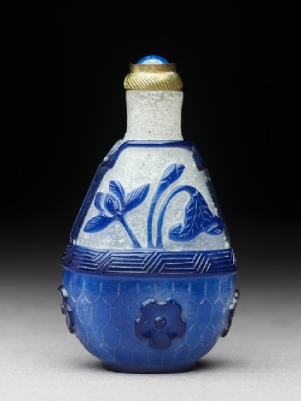 Glass snuff bottle with lotus flowersside