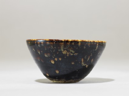 Black ware tea bowl with 'tortoiseshell' glazesside