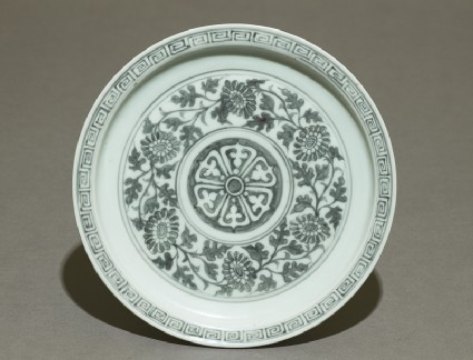 Porcelain saucer dish with flowerstop