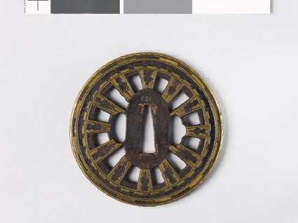 Round tsuba with wheel spokes and roped rimfront