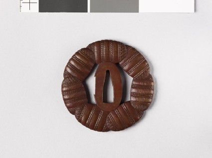 Lobed tsuba in the form of overlapping rice balesfront