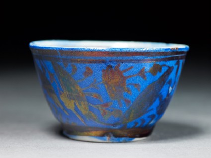 Cup with lustre decorationside