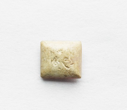 Rectangular cabochon seal with inscription in cursive script and star decorationfront