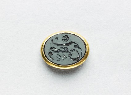 Oval bezel seal with nasta‘liq inscription, floral decoration, and bird, possibly from a pendantfront