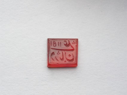 Rectangular bezel seal with nasta‘liq inscription and floral decorationfront