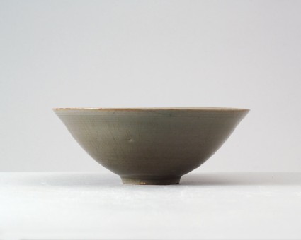 Greenware bowl with peony decorationfront
