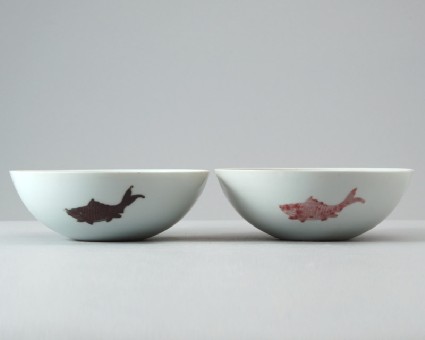 Bowl with two carpfront