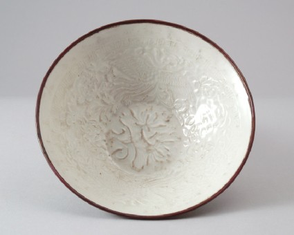 White ware bowl with phoenixes and floral decorationfront