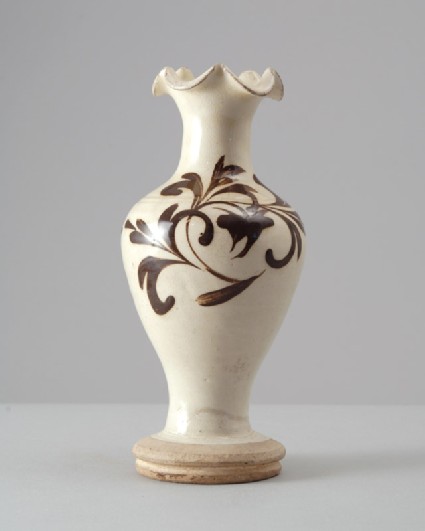 Cizhou ware vase with floral decoration and foliated rimfront