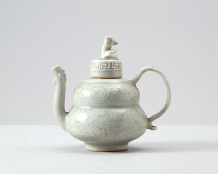 White ware ewer and lid with floral decorationfront