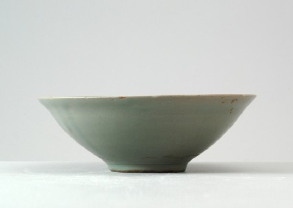 Greenware dish with floral decorationfront