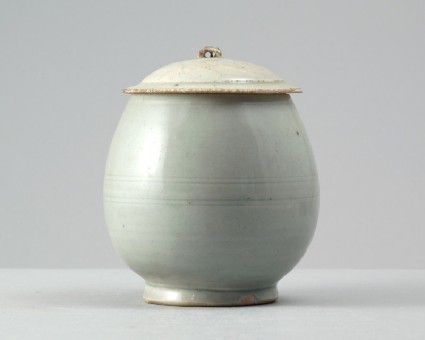 White ware vase and lid with floral decorationfront