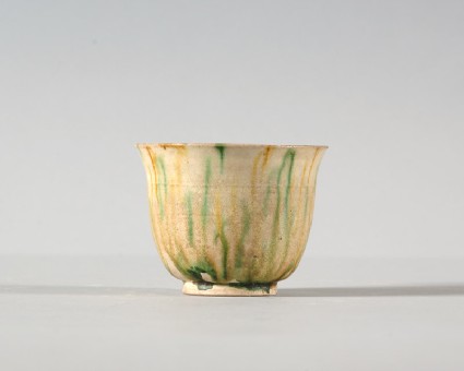 Cup with three colour glazefront