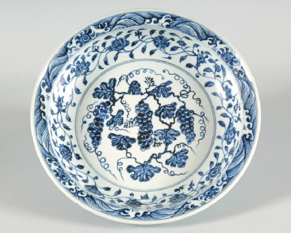 Blue-and-white dish with bunches of grapesfront