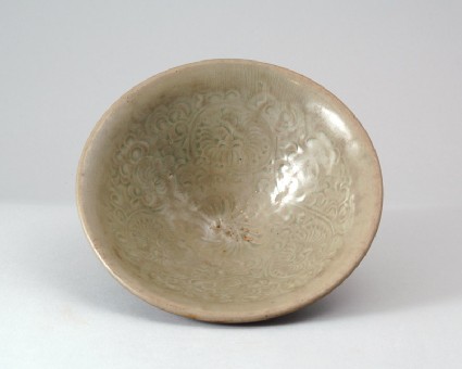 Greenware bowl with floral decorationfront