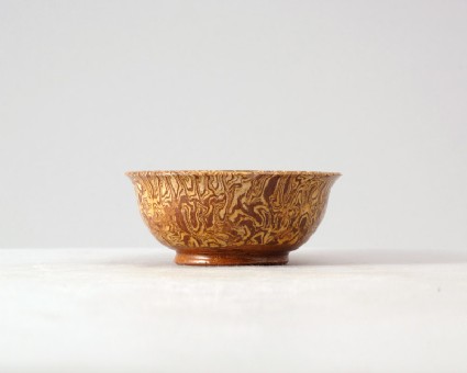 Bowl with marbled decorationfront