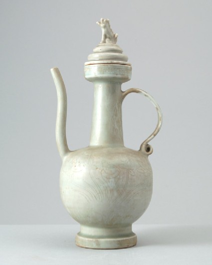 White ware ewer and lid surmounted by a lionfront