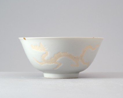 White ware bowl with dragons chasing flaming pearlsfront